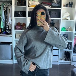 Fall top with wide sleeves